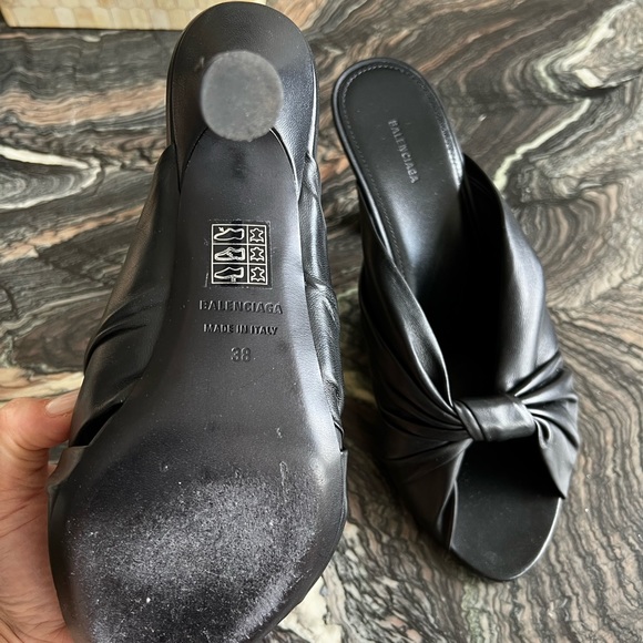 Balenciaga knotted leather slides - Picture 2 of 2